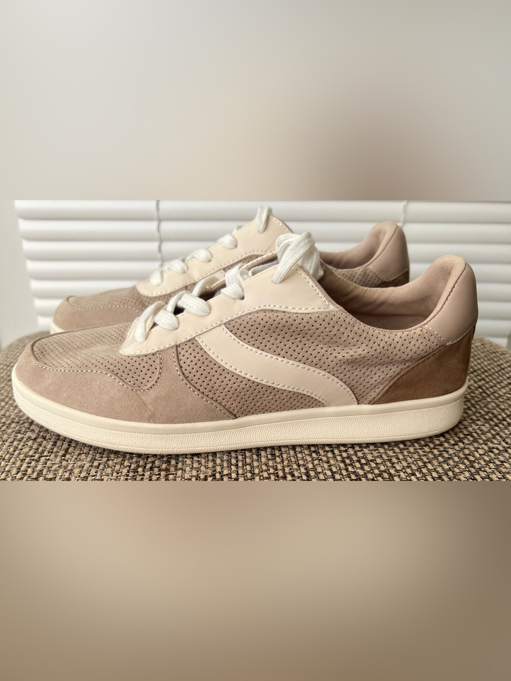 Old Navy Retro Inspired Soft-Brushed Faux-Suede Sneakers. Women’s size 10
